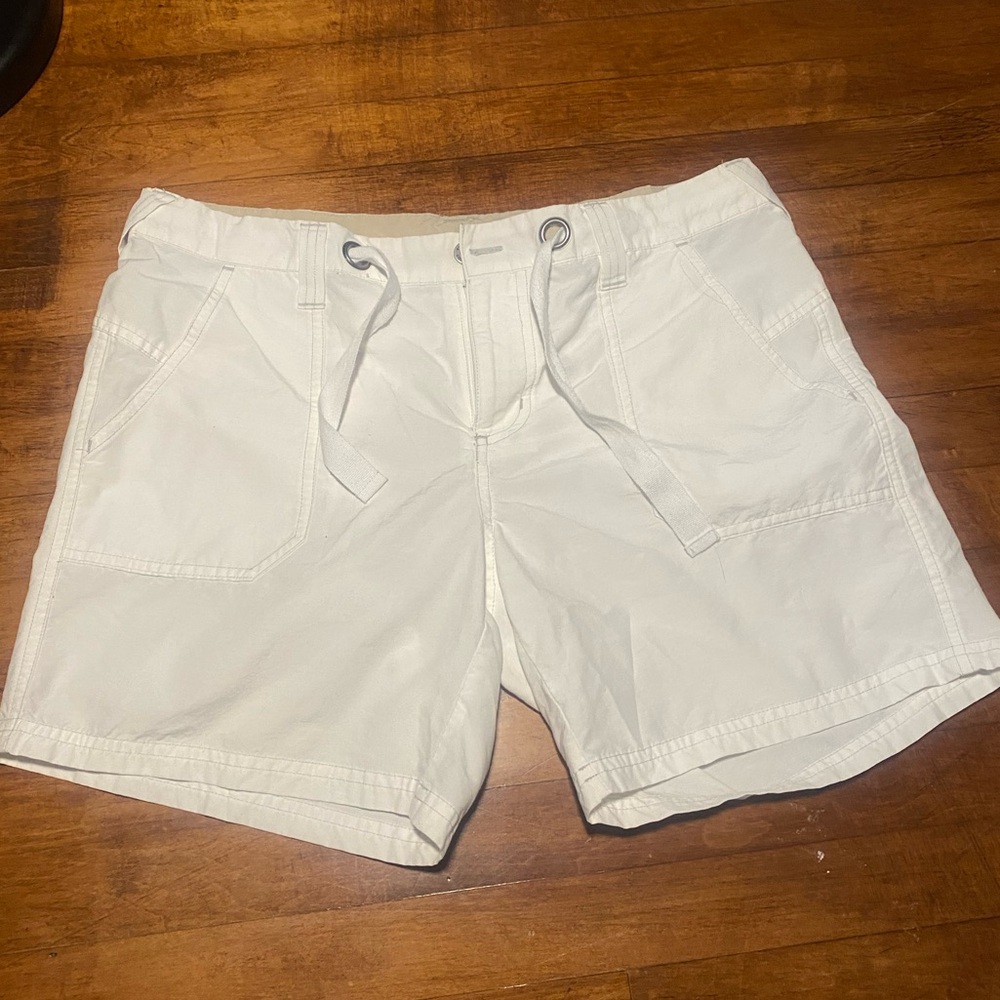 Columbia Women’s White Shorts size Small